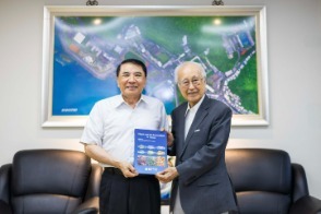 114.06.09 廖一久院士贈書